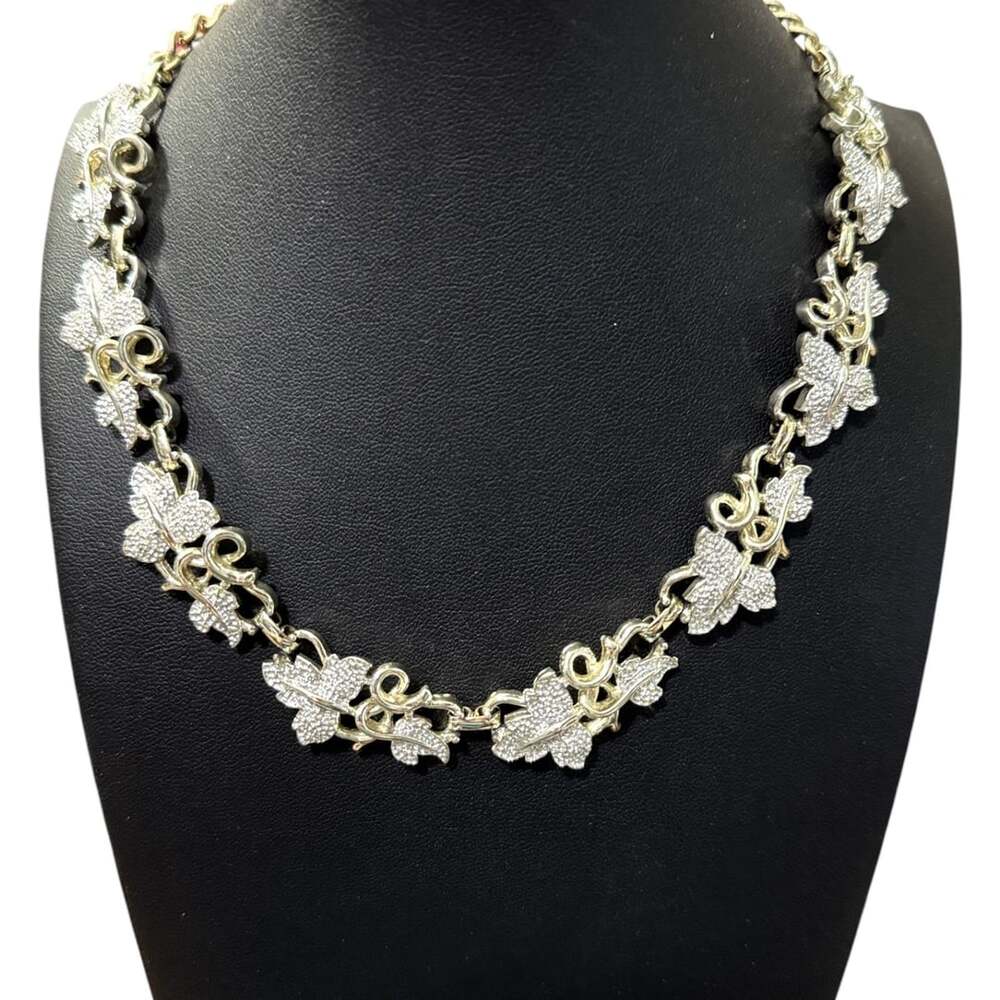 VTG Sarah Coventry Two Tone Textured Grape Vine Leaves Design Necklace